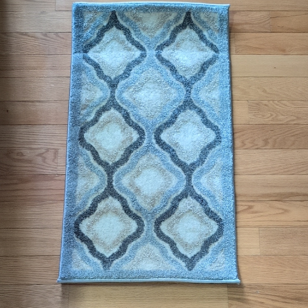 Tan and Gray Patterned Throw Rug 20"X30"